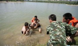 爆料大学生溺水视频,大学生溺水事件视频曝光，校园安全警钟长鸣